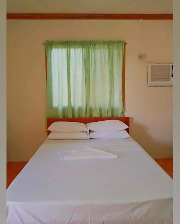 Gold Star Inn Siquijor Room photo